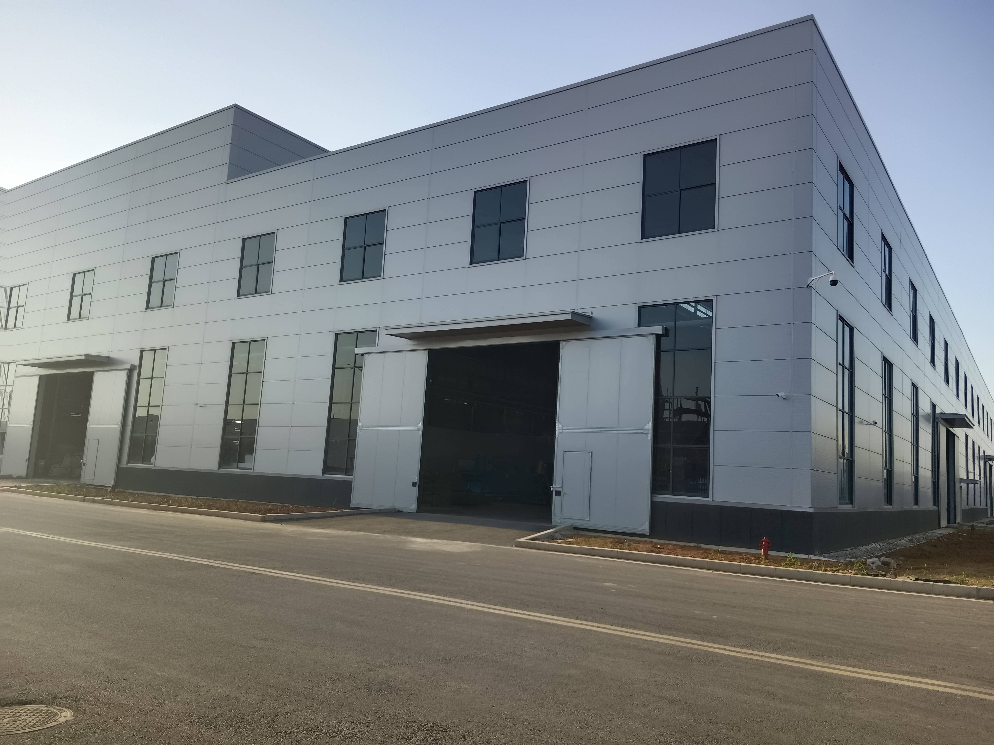 重型钢结构建筑全球销售定制钢框架车间热轧H型钢弯曲焊接切割服务